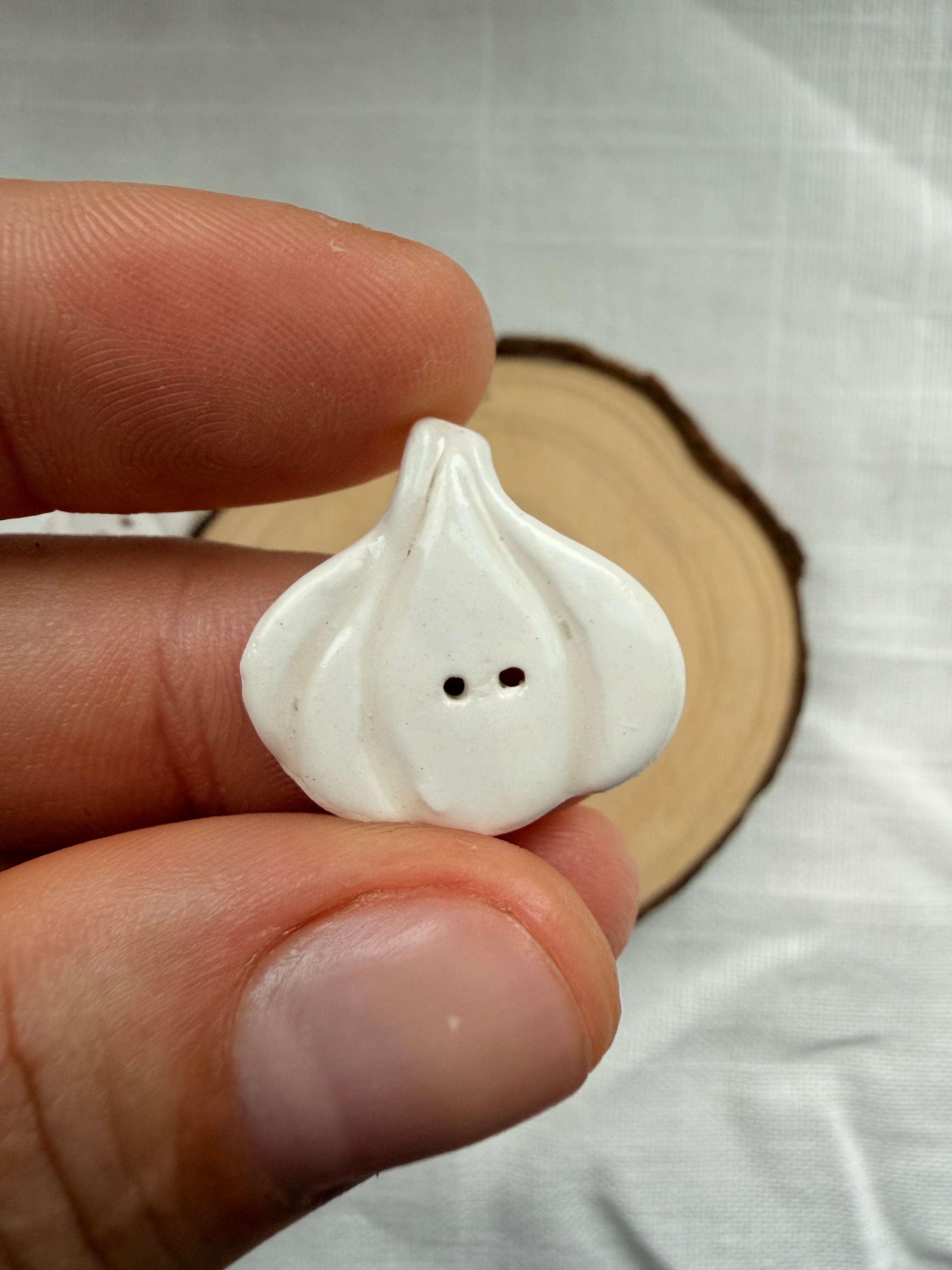 Handmade Ceramic Garlic Button – Hand-Painted Sewing Embellishment