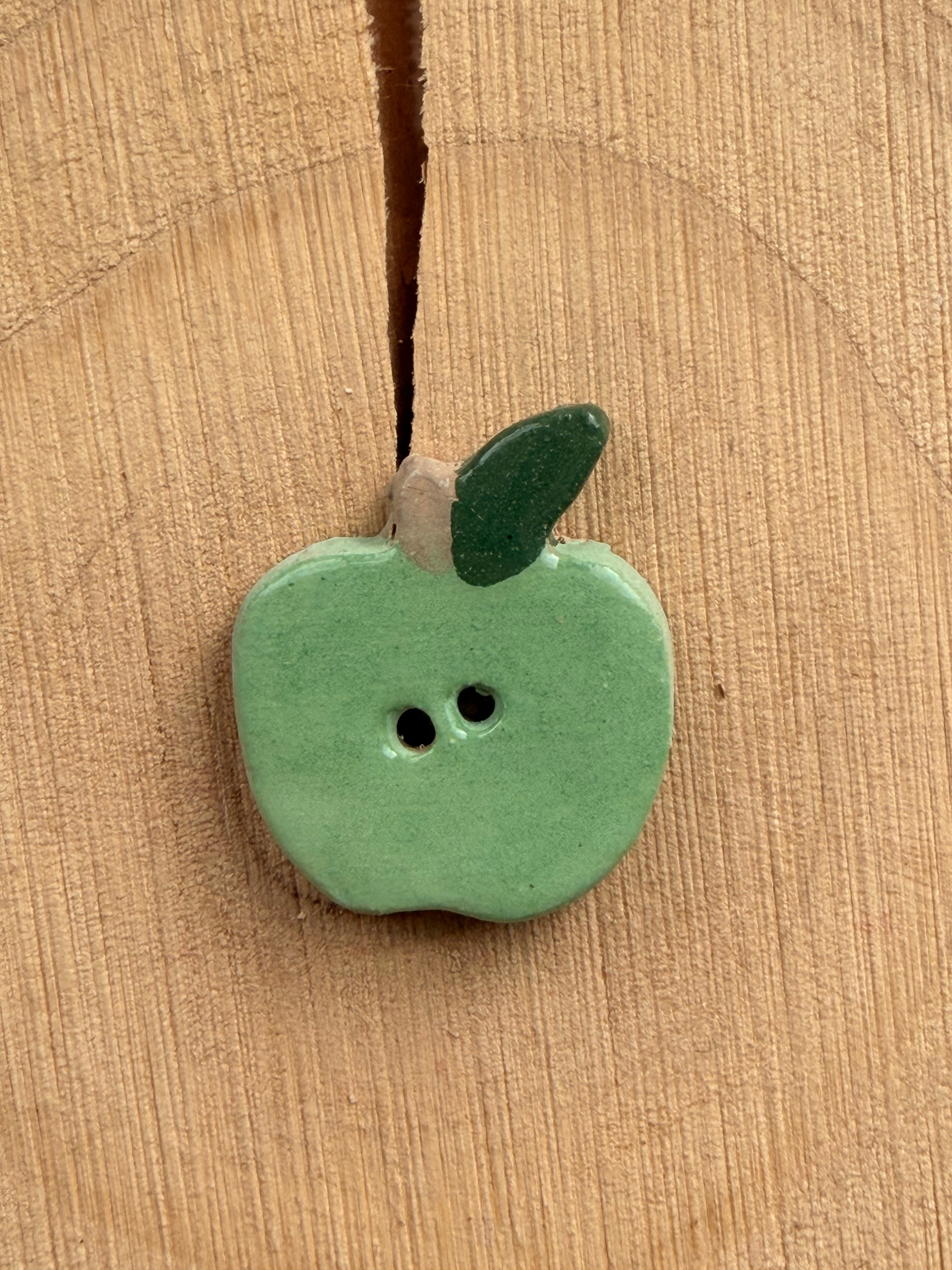 Handmade Ceramic Green Apple Button – Hand-Painted Sewing Embellishment
