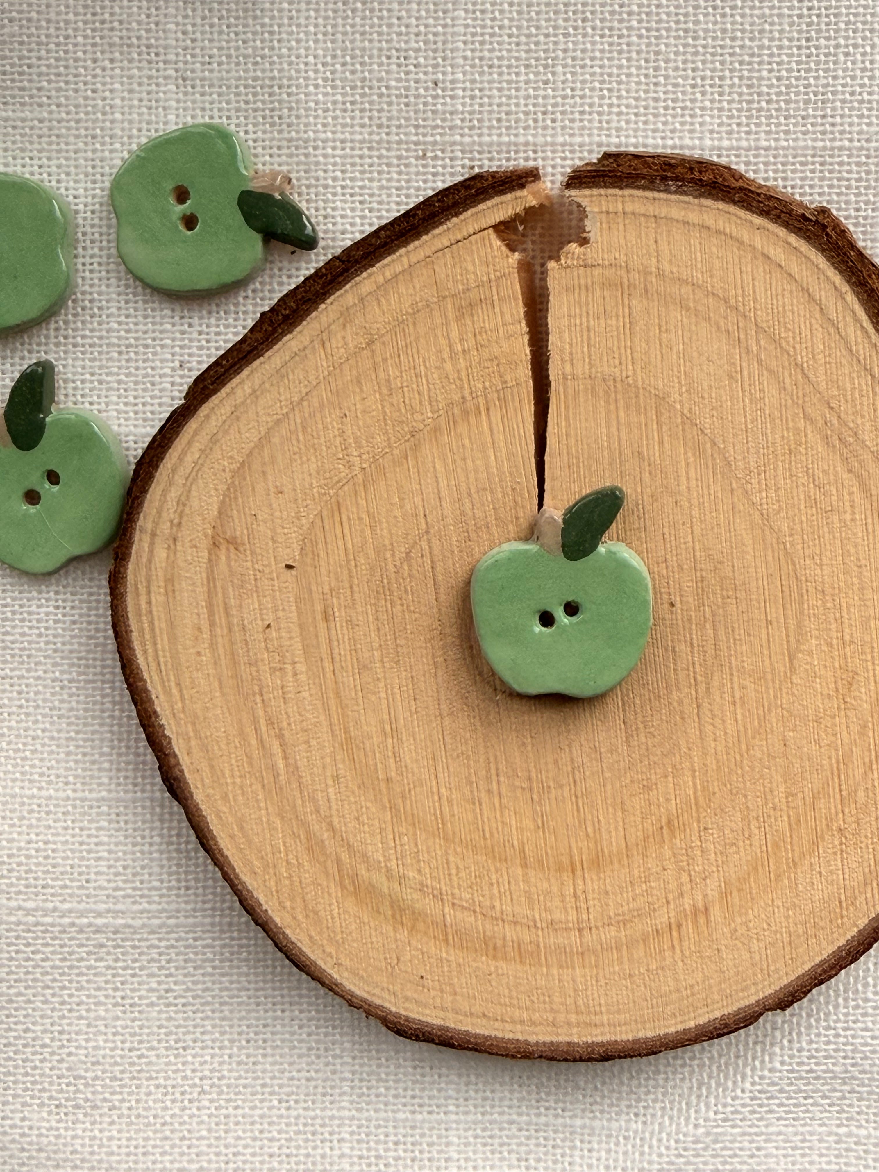 Handmade Ceramic Green Apple Button – Hand-Painted Sewing Embellishment