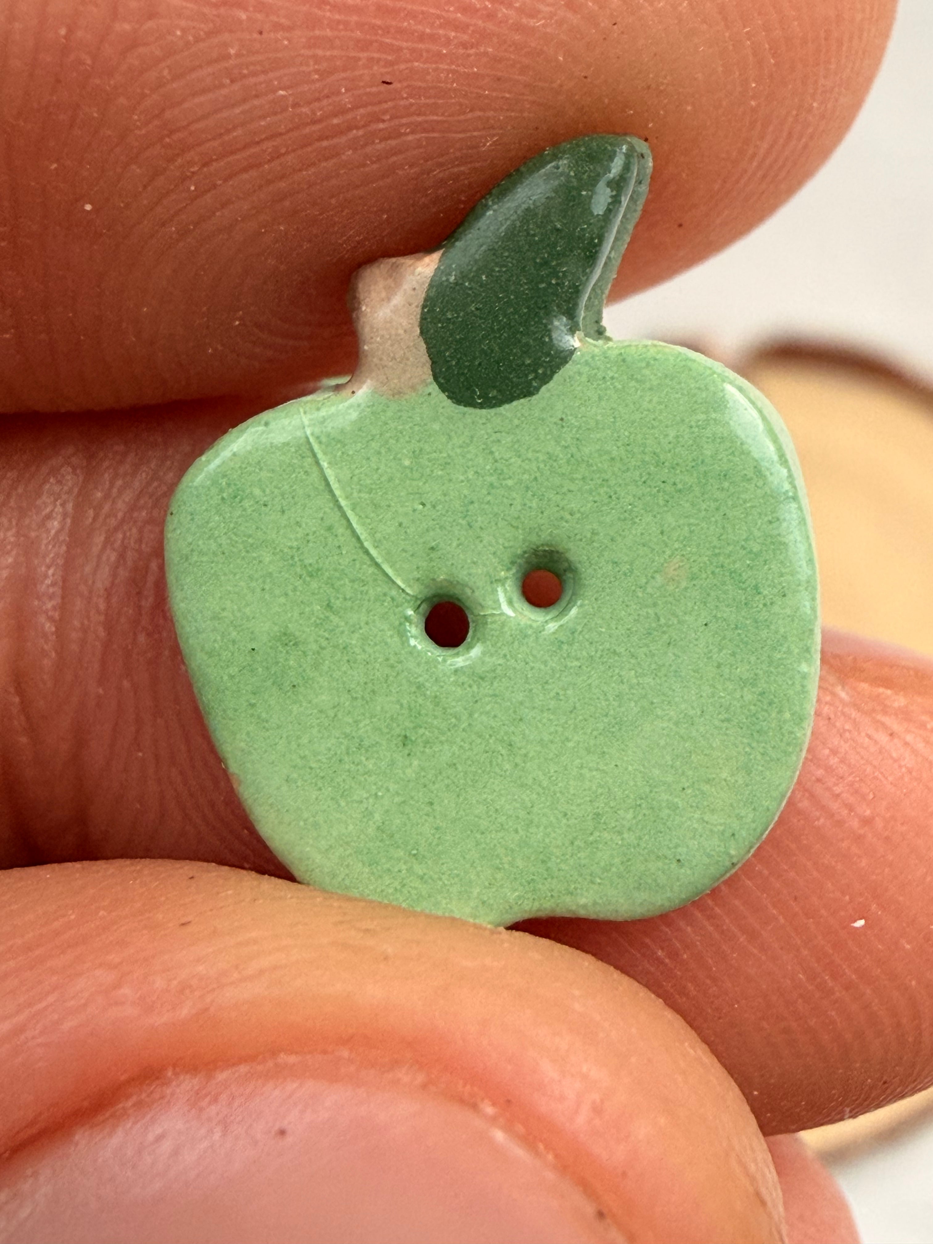 Handmade Ceramic Green Apple Button – Hand-Painted Sewing Embellishment