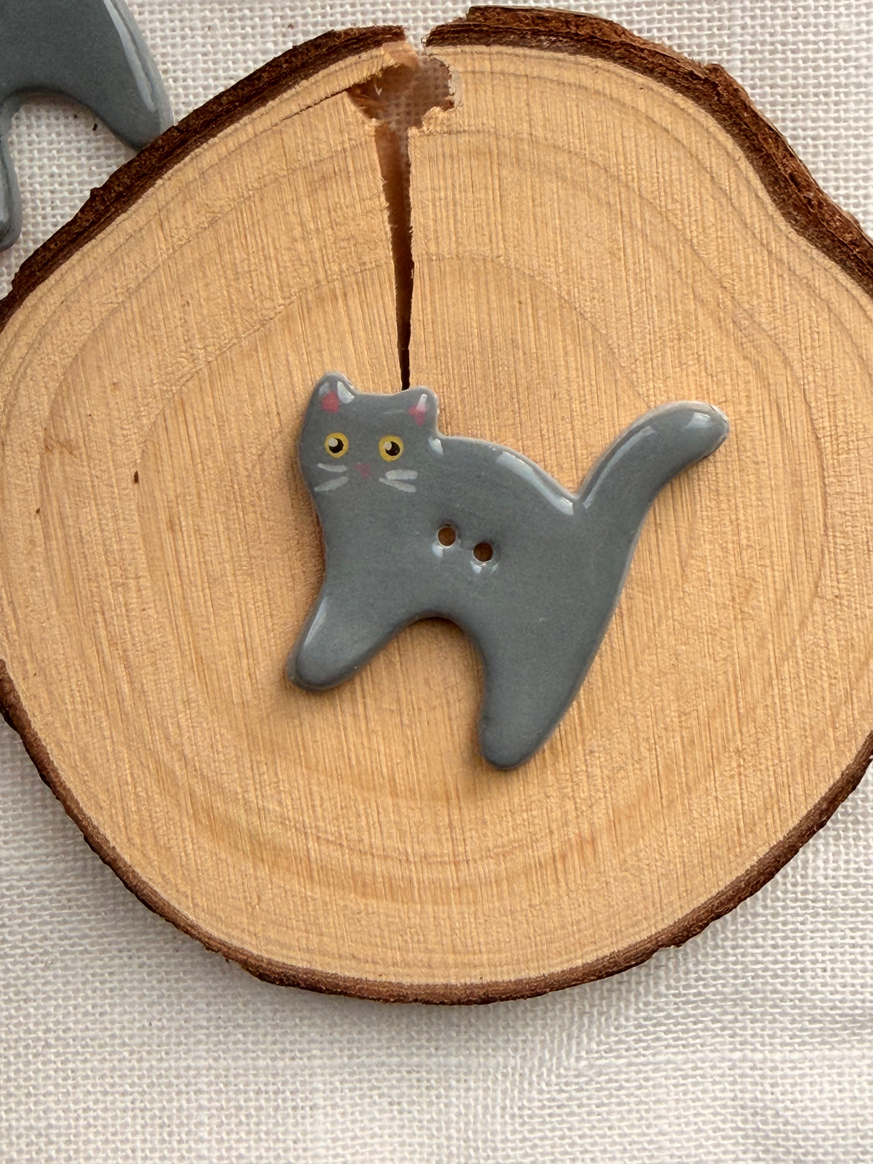 Handmade Ceramic Gray Cat Button – Hand-Painted Sewing Embellishment