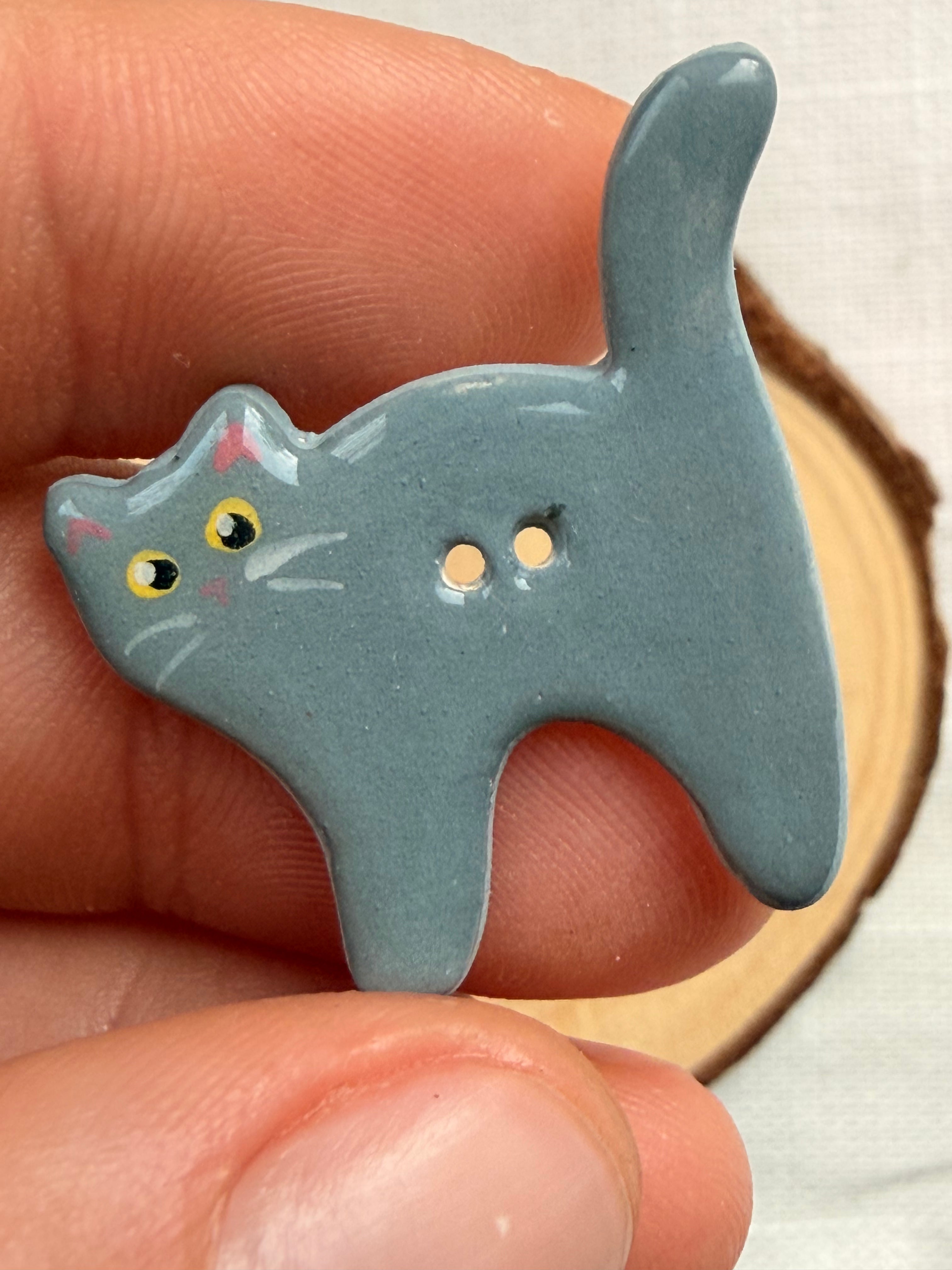 Handmade Ceramic Gray Cat Button – Hand-Painted Sewing Embellishment