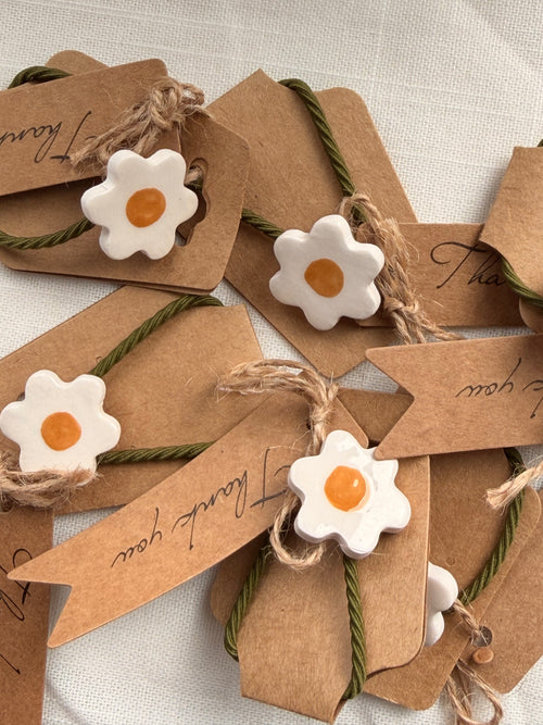 Ceramic Daisy Hair Tie – Handmade Hair Accessory