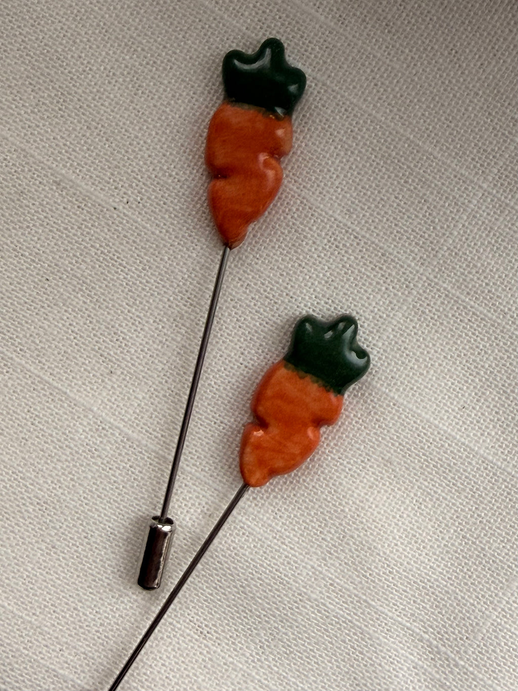 Handmade Ceramic Stitch Marker Pin with Protective Stopper - Carrot