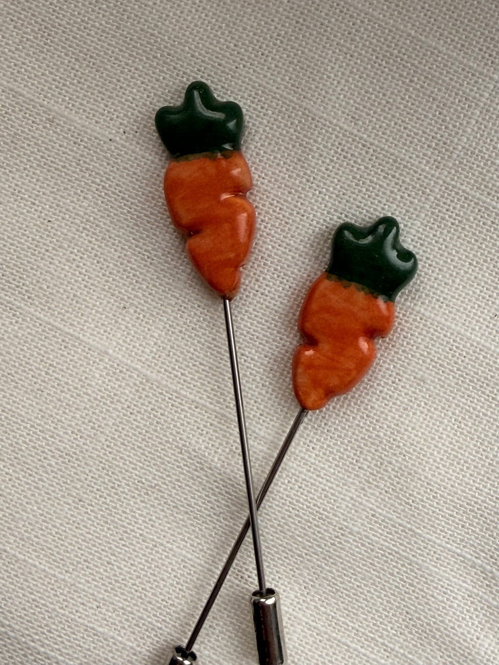 Handmade Ceramic Stitch Marker Pin with Protective Stopper - Carrot